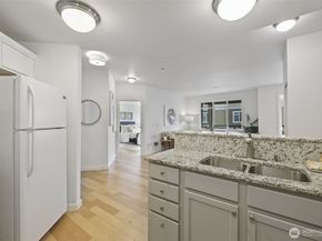 23916 NE 115th Lane 204, Redmond WA 98053