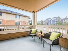 23916 NE 115th Lane 204, Redmond WA 98053
