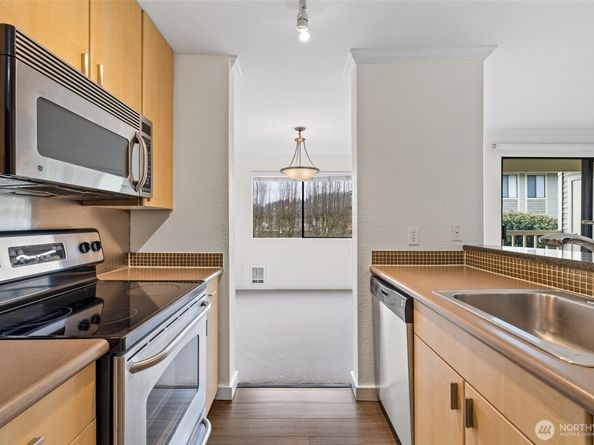 11801 100th Avenue NE A102, Kirkland WA 98034