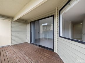 11801 100th Avenue NE A102, Kirkland WA 98034