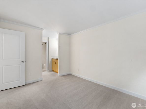11801 100th Avenue NE A102, Kirkland WA 98034