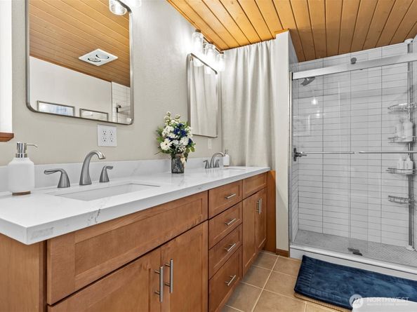 2540 E Phinney Bay Place, Bremerton WA 98312