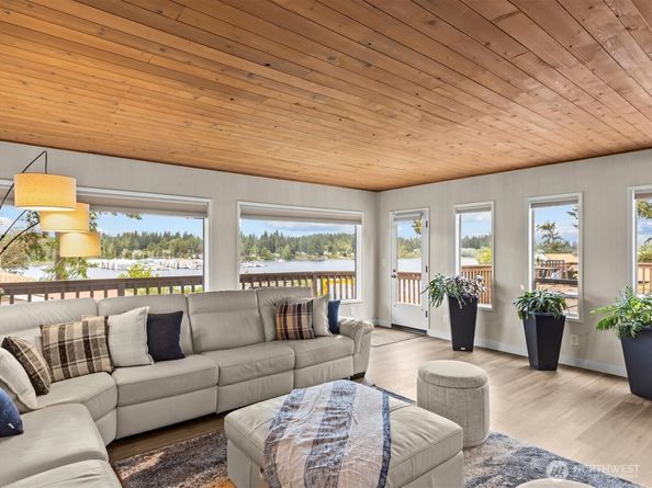 2540 E Phinney Bay Place, Bremerton WA 98312