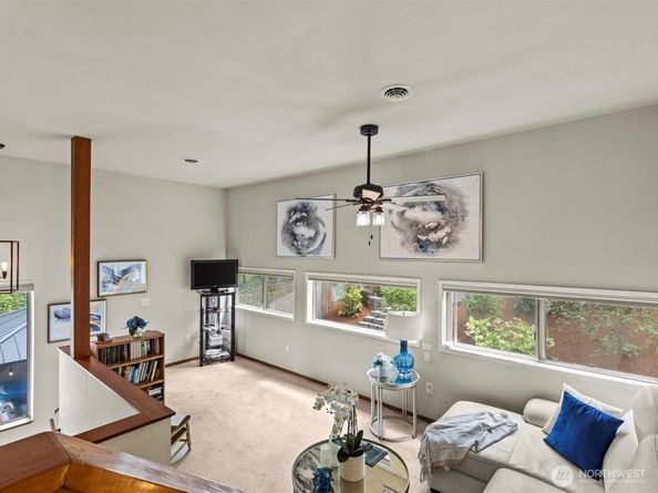 2540 E Phinney Bay Place, Bremerton WA 98312