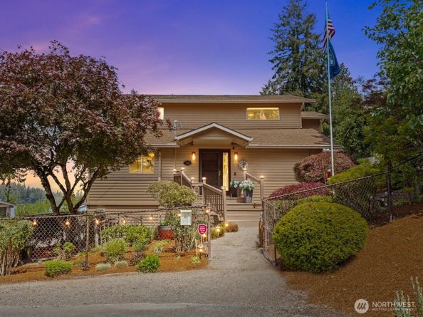 2540 E Phinney Bay Place, Bremerton WA 98312