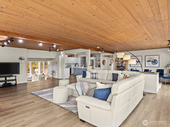 2540 E Phinney Bay Place, Bremerton WA 98312