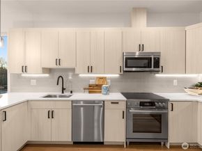 12705 NE 144th St F, Kirkland WA 98034