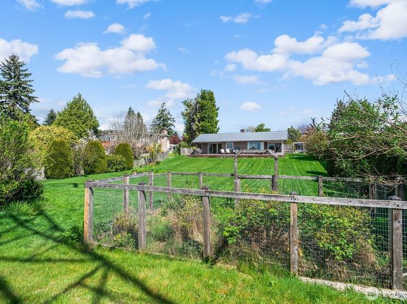 1817 125th Avenue SE, Bellevue WA 98005