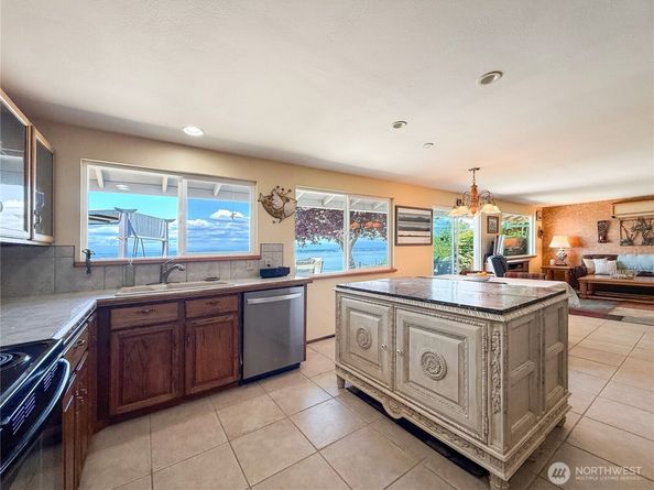 16 A Saratoga  (Including D-15) Drive, Hat Island WA 98206