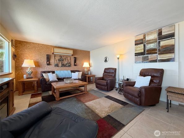 16 A Saratoga  (Including D-15) Drive, Hat Island WA 98206