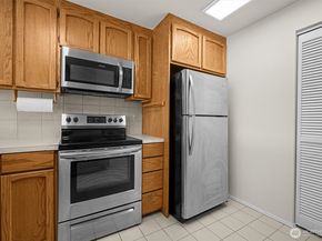 1964 26th Avenue W 102, Seattle WA 98199