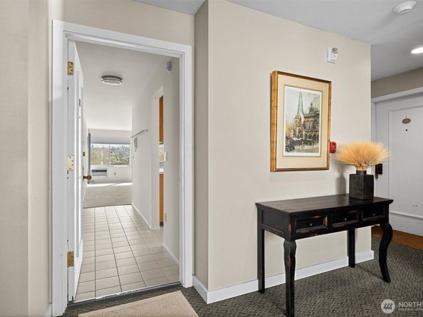 1964 26th Avenue W 102, Seattle WA 98199
