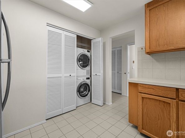 1964 26th Avenue W 102, Seattle WA 98199
