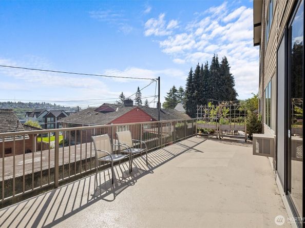 1964 26th Avenue W 102, Seattle WA 98199