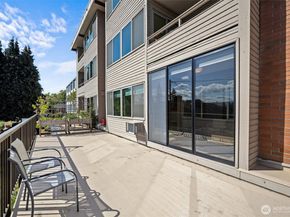 1964 26th Avenue W 102, Seattle WA 98199