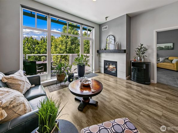 17 W Mercer Street 302, Seattle WA 98119