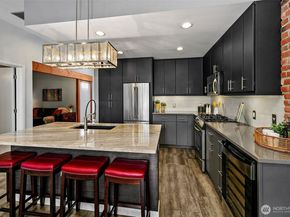 17 W Mercer Street 302, Seattle WA 98119