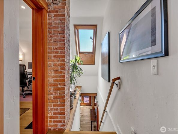 4222 Latona Avenue NE, Seattle WA 98105