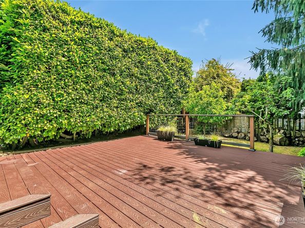 4222 Latona Avenue NE, Seattle WA 98105