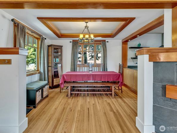 4222 Latona Avenue NE, Seattle WA 98105