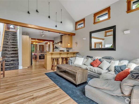4222 Latona Avenue NE, Seattle WA 98105
