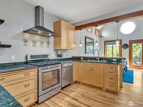 4222 Latona Avenue NE, Seattle WA 98105
