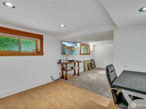4222 Latona Avenue NE, Seattle WA 98105