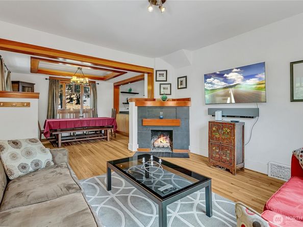 4222 Latona Avenue NE, Seattle WA 98105