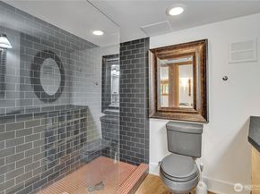 4222 Latona Avenue NE, Seattle WA 98105