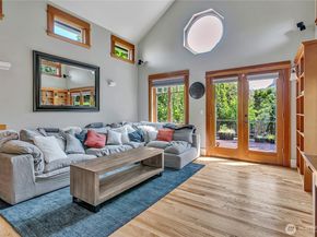4222 Latona Avenue NE, Seattle WA 98105
