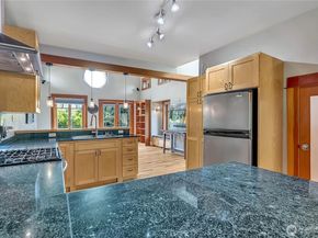 4222 Latona Avenue NE, Seattle WA 98105
