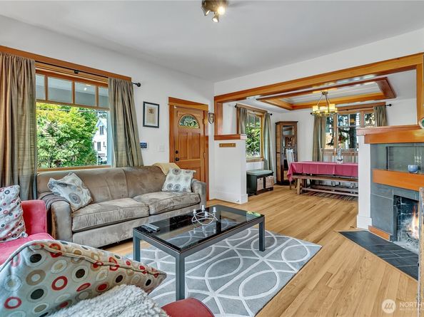 4222 Latona Avenue NE, Seattle WA 98105