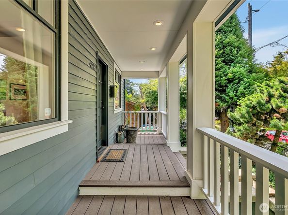4222 Latona Avenue NE, Seattle WA 98105