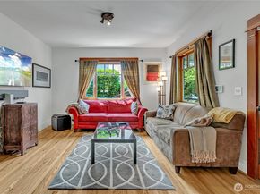 4222 Latona Avenue NE, Seattle WA 98105