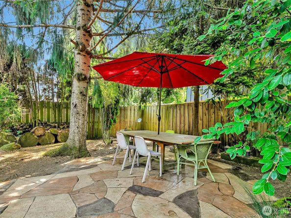 4222 Latona Avenue NE, Seattle WA 98105