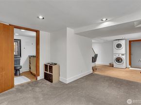 4222 Latona Avenue NE, Seattle WA 98105