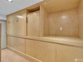 4222 Latona Avenue NE, Seattle WA 98105