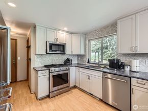 9806 6th Place SE, Lake Stevens WA 98258