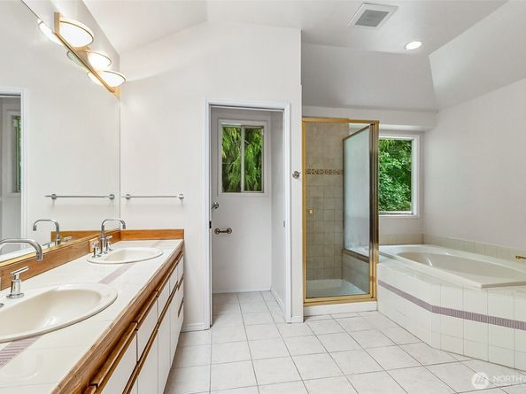 17002 SE 43rd Street, Bellevue WA 98006