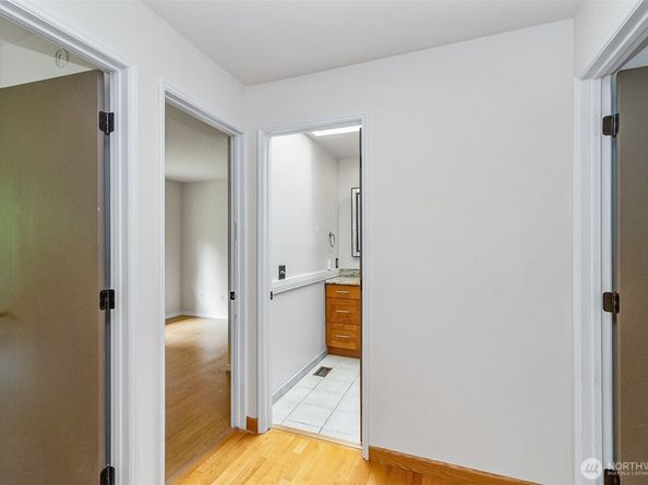 17002 SE 43rd Street, Bellevue WA 98006