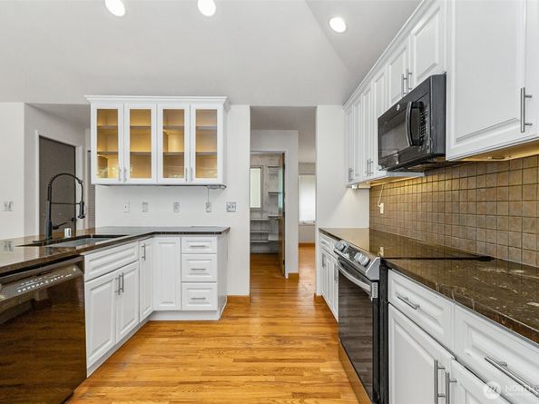 17002 SE 43rd Street, Bellevue WA 98006