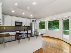 17002 SE 43rd Street, Bellevue WA 98006
