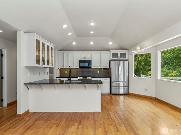 17002 SE 43rd Street, Bellevue WA 98006