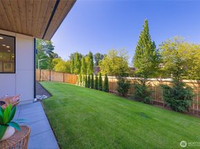 10204 NE 43rd Street, Kirkland WA 98033