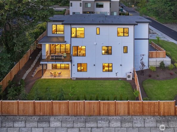 10204 NE 43rd Street, Kirkland WA 98033