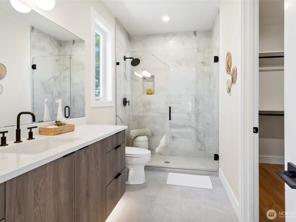 10204 NE 43rd Street, Kirkland WA 98033