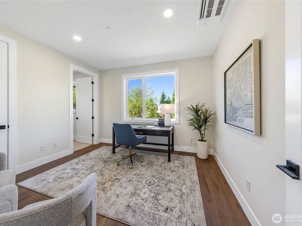 10204 NE 43rd Street, Kirkland WA 98033