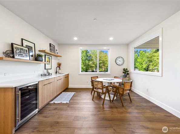10204 NE 43rd Street, Kirkland WA 98033