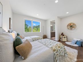 10204 NE 43rd Street, Kirkland WA 98033