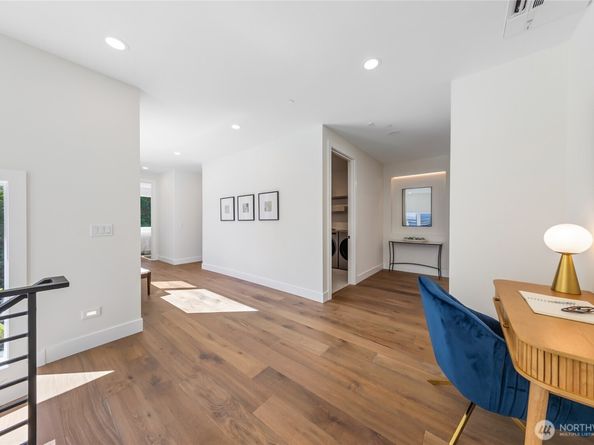 10204 NE 43rd Street, Kirkland WA 98033